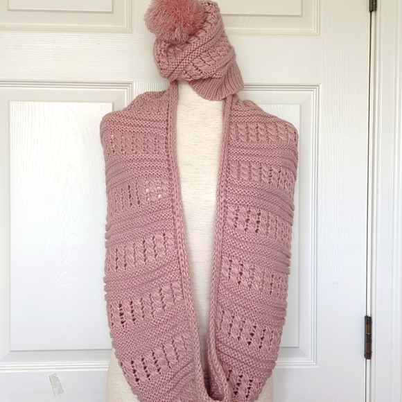 Max Studio Beautiful Acrylic Knit Scarf & Beanie - Picture 3 of 7